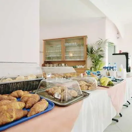 Otel Riviera 3*