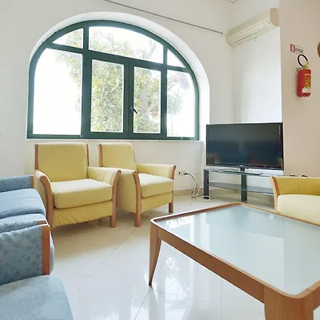 Riviera Ξενοδοχείο 3*